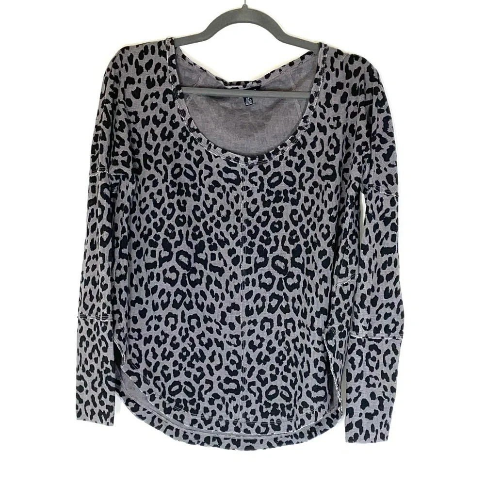 Lucky Brand Grey Leopard Print Scoop Neck Waffle Long Sleeve Size Small